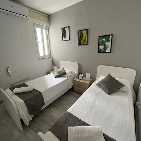 F3 Room 2, Private Room Two Single Beds Shared Bathroom Msida Extérieur photo