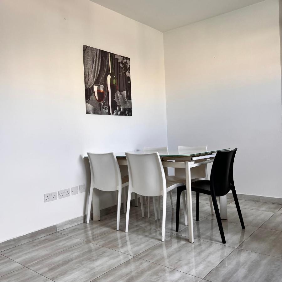 F3 Room 2, Private Room Two Single Beds Shared Bathroom Msida Extérieur photo